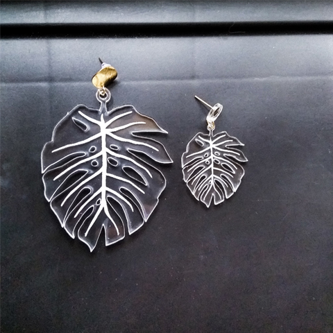 Aretes monstera chica 